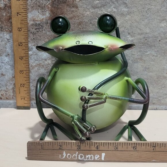 Green Metal Frog Figurine Decorative Garden Sculpture - Picture 10 of 11